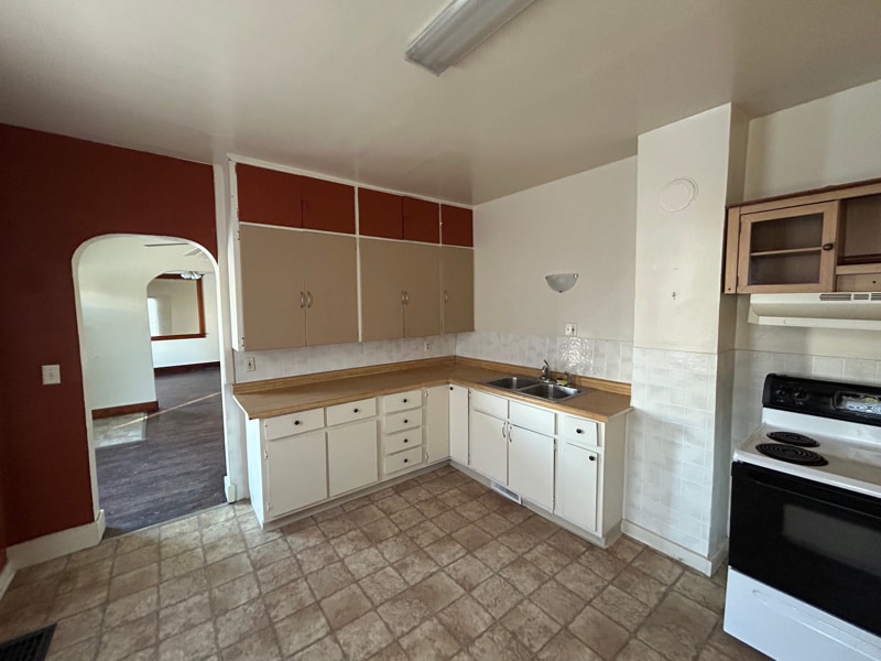 Building Photo - 1897 E Newberry St