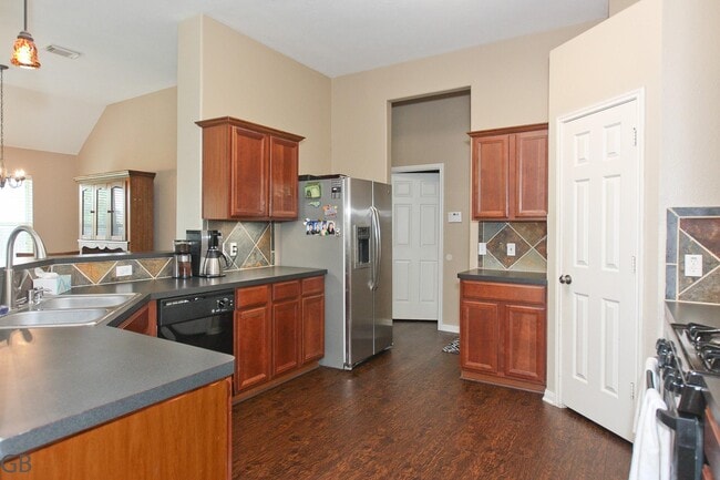 Building Photo - 511 Plantain Ln