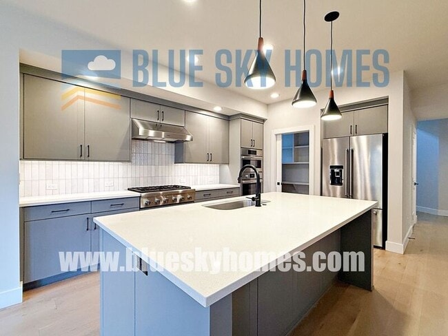 Building Photo - 3273 S Yorktown Ln