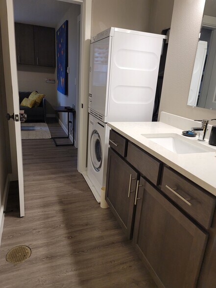 Building Photo - 6640 N Amherst St