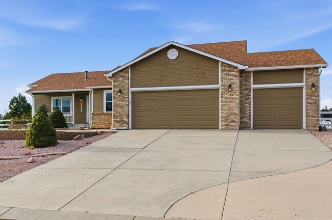 Building Photo - Woodman Hills 4 bdrm rancher