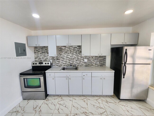 Building Photo - 4172 SW 21st St