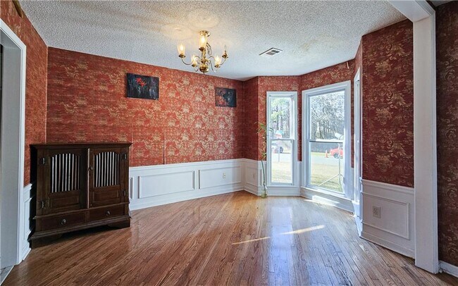 Building Photo - 2825 Binghampton Ln