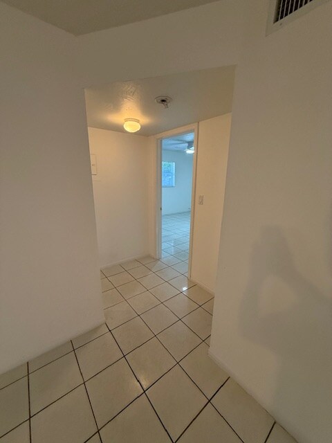 Building Photo - 1020 N 18th Ct