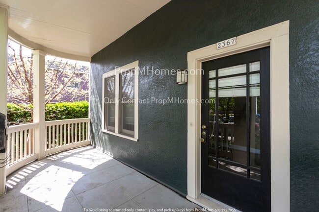 Building Photo - Charming Two Bedroom, One Bath in Mt Tabor!