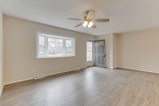 Building Photo - 213 Clemwood Pkwy