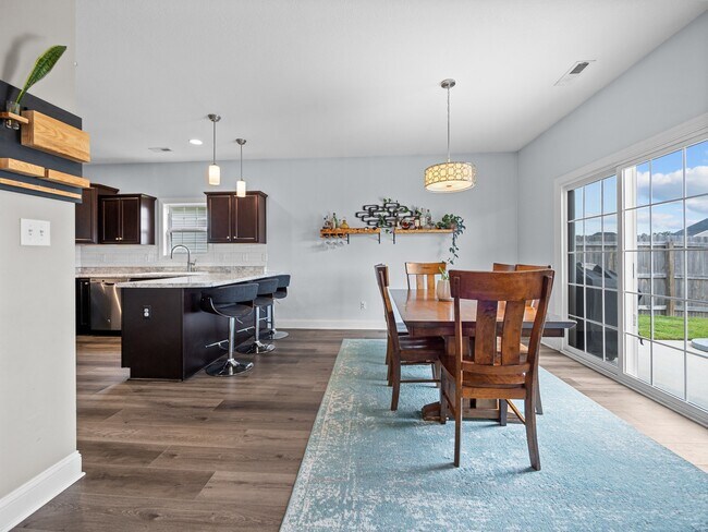 Building Photo - 239 Sailor St