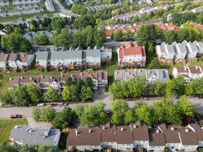 Building Photo - Modern Townhome in Prime Location - Christiansburg