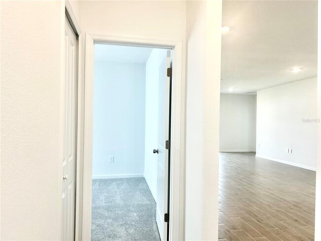 Building Photo - 6915 SW 89th Ln
