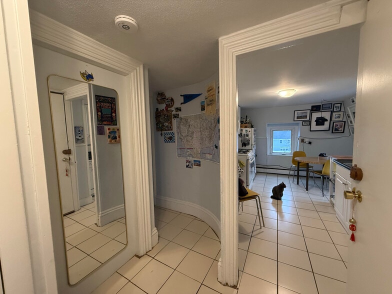 Building Photo - 6 Rice St