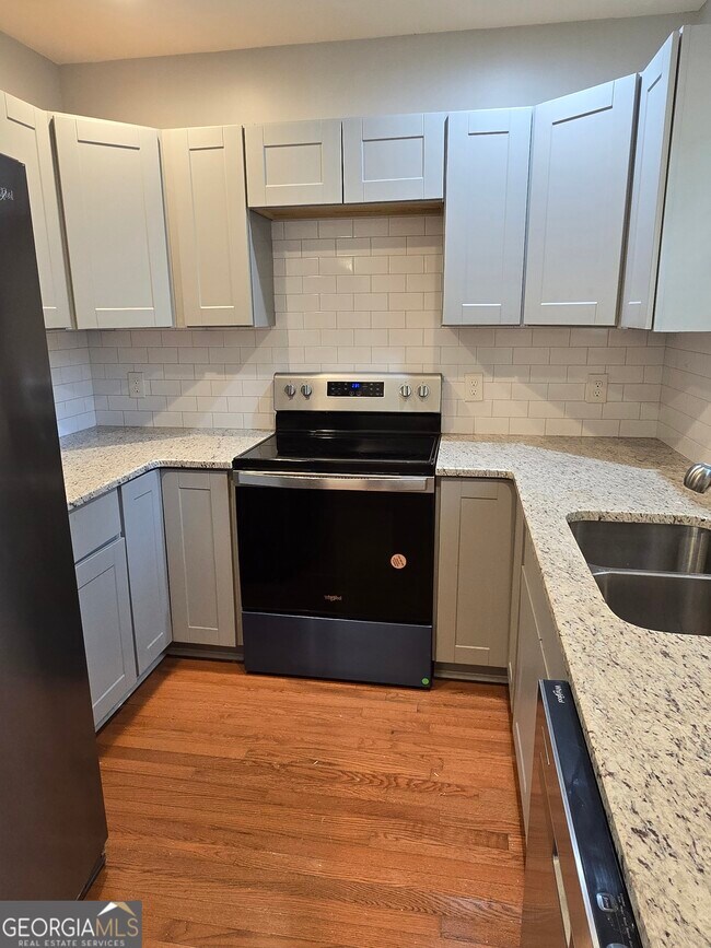 Building Photo - 4075 Fairburn Ave SW
