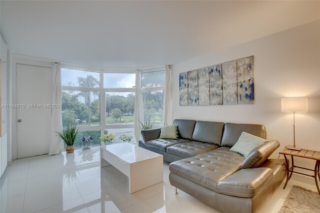 Building Photo - 3375 N Country Club Dr