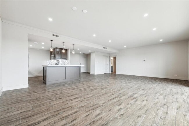 Building Photo - 2929 Buffalo Speedway