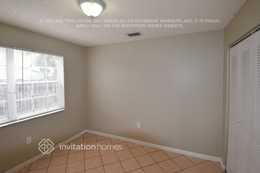 Building Photo - 9949 W Daffodil Ln