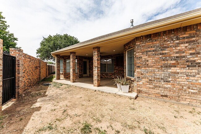 Building Photo - Spacious 3-Bedroom in Gated Community