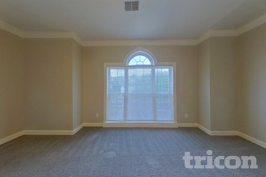 Building Photo - 201 Clearmeadow Dr