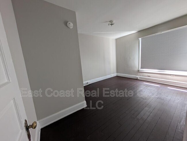 Building Photo - 304 1/2 W Martin St