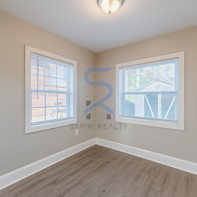 Building Photo - LIMITED-TIME OFFER! Apply today with NO APPLICATION FEE! Terms apply. Call (678) 487-7896, Option...