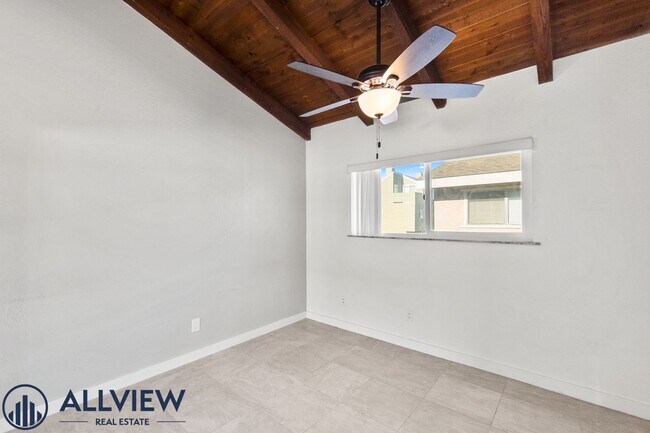 Building Photo - Highly upgraded 3 bed 2 bath condo availab...