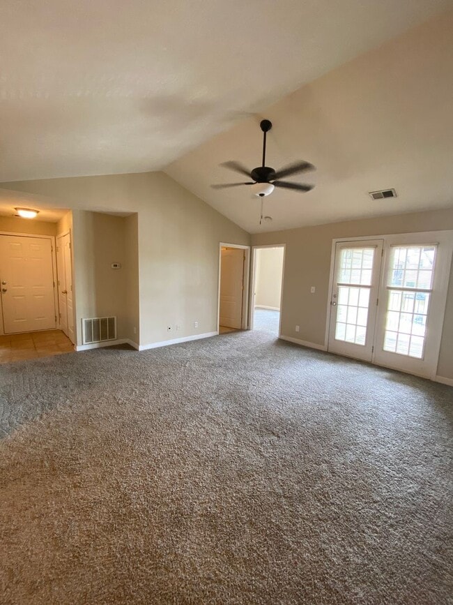Building Photo - 2 bedroom/ 2 bath Woods of St Andrews condo available for rent in 40214 -  $1,200/month