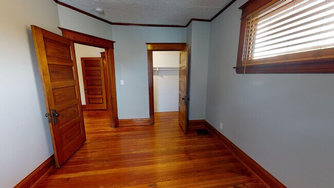 Building Photo - 1025 Park St SW