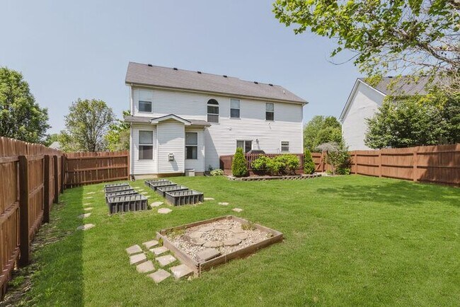 Building Photo - Stunning 4-Bed, 3.5-Bath Home in Sought-Af...
