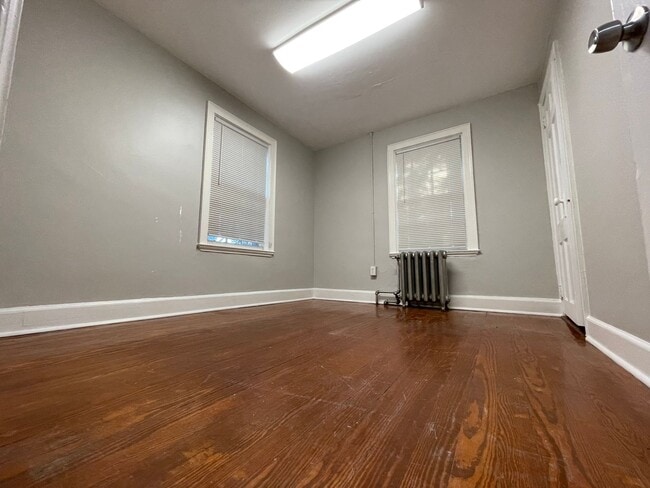 Building Photo - Newly Renovated 3 Bed, 1.5 Bath in Fairview!
