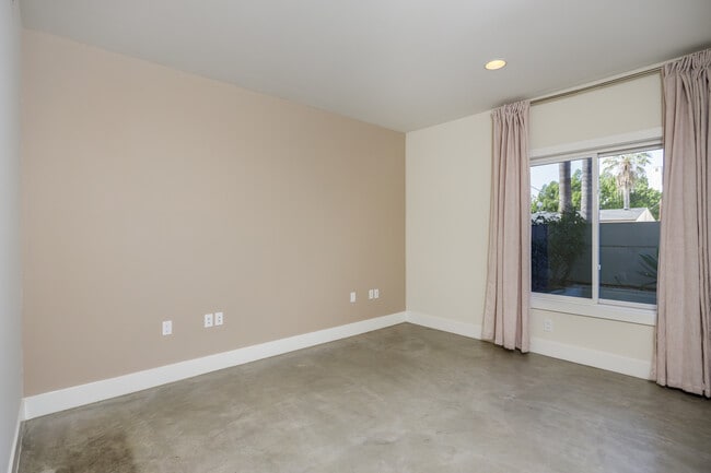 Building Photo - 119 S Los Robles Ave