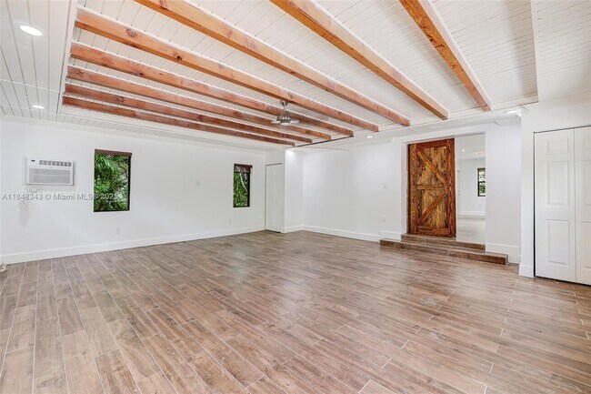 Building Photo - 7620 SW 59th Ave