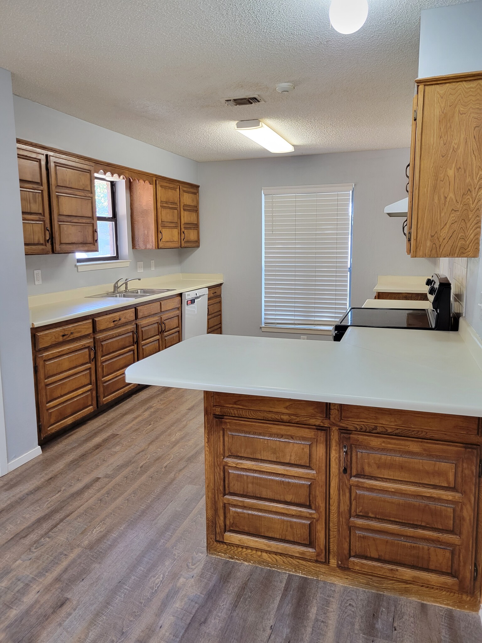 Kitchen - 4829 Bermuda Dr