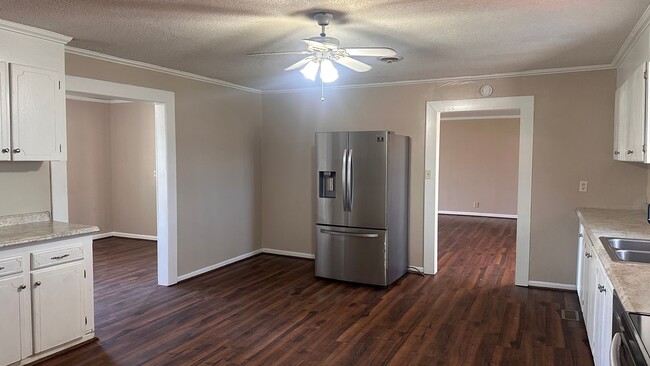 Building Photo - RENTAL HOME 3BD/2BTH