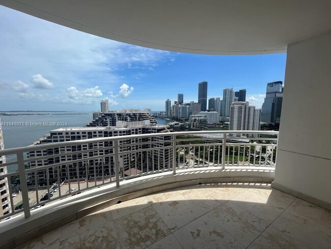 Building Photo - 848 Brickell Key Dr