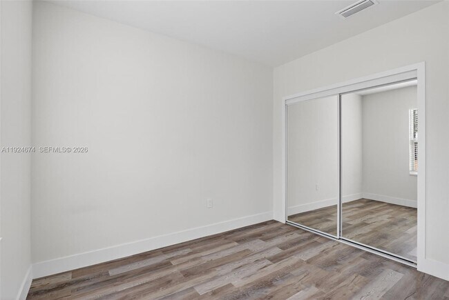 Building Photo - 710 Bedford Point Ave