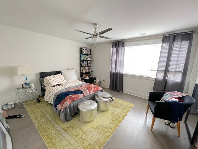 Building Photo - 2 BEDROOM | 2.5 BATH | BALCONY