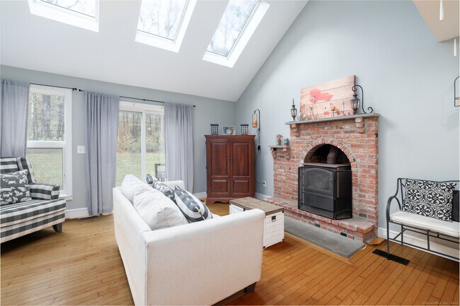 Building Photo - 266 Old Forge Rd