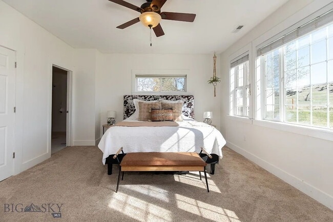 Building Photo - Incredible 5Bed, 2.5Bath home on 4 Acres with an ADU in Manhattan School District. Livestock allo...