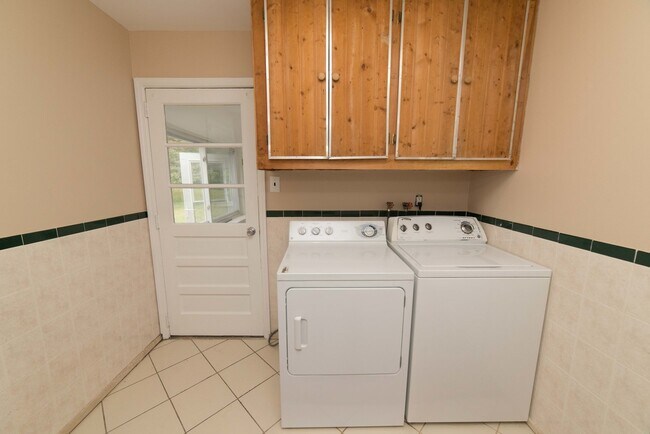 Building Photo - 440 Cricket Ln