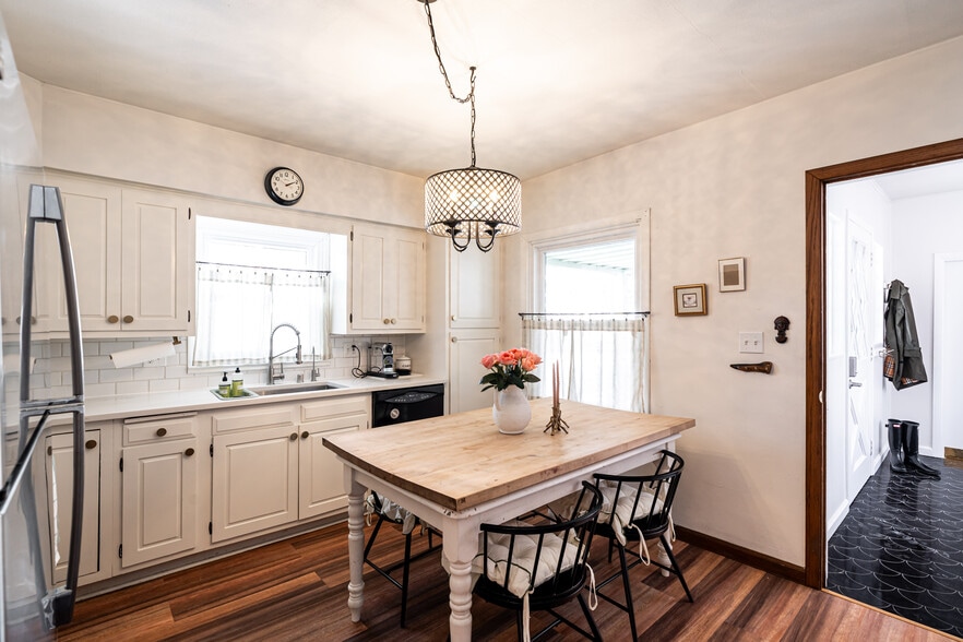 Building Photo - 535 W Montclaire Ave