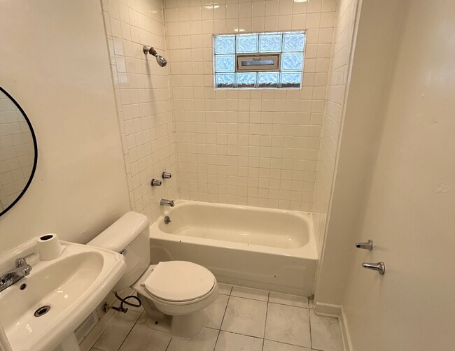 Building Photo - Marquette Housing- 505