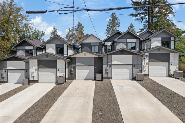 Building Photo - 2015 W 9th Ave