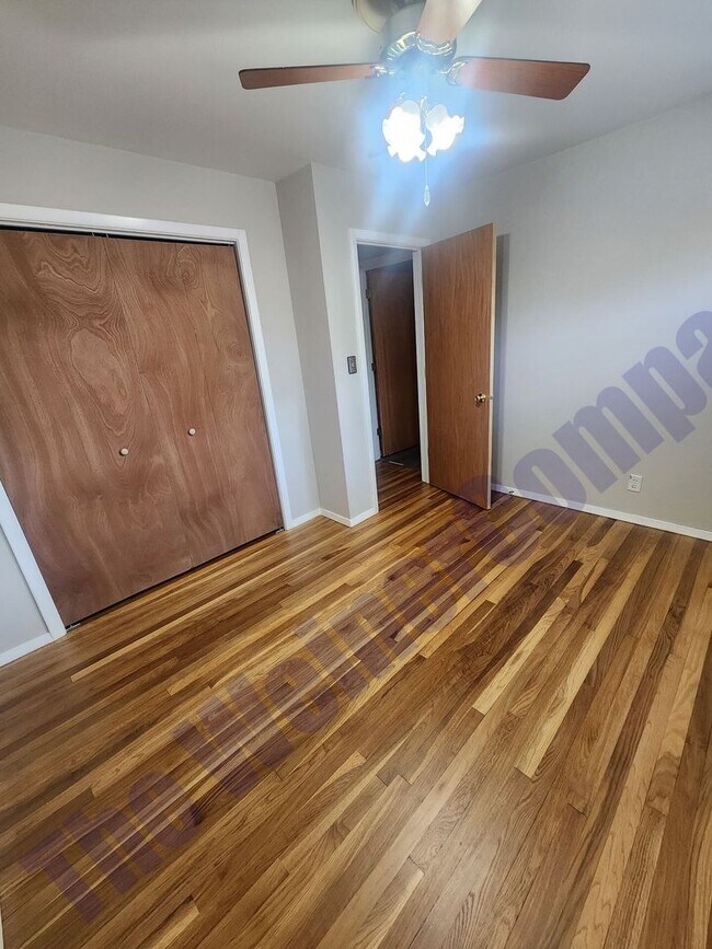 Building Photo - 4 Bedroom 2 bath House Available August 1st!