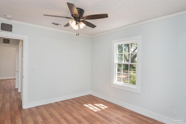 Building Photo - 1217 Poppy Ave