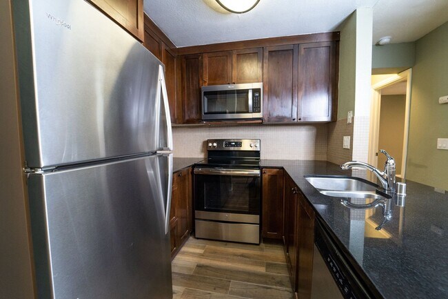 Building Photo - 3550 Lebon Dr