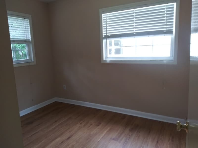 Building Photo - 521 S Crest Ave