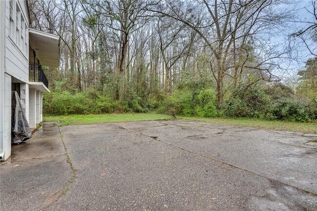 Building Photo - 1287 Eastland Rd SE