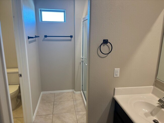 Building Photo - Executive 2 story Town house 4 Bedroom 3 b...