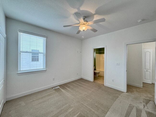 Building Photo - Ready 04-01-26! A Shadowlawn Condo w/Rooftop Deck - 3 Primary Suites - Outdoor Shower - Pet Frien...