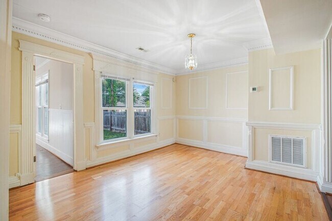 Building Photo - 307 Hawke St