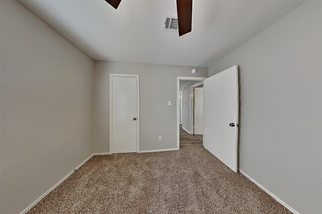 Building Photo - 16819 Kettle Creek Dr