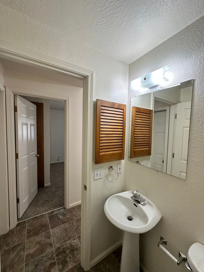 Building Photo - 5954a